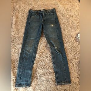 levi 501 skinny jeans medium wash W26 L28